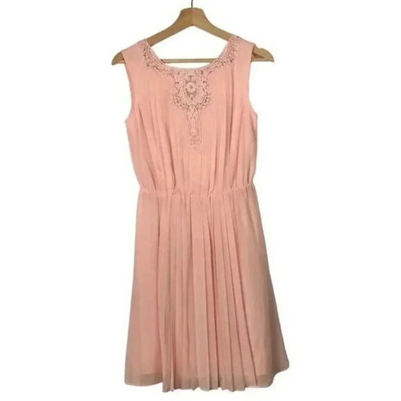 Jessica Simpson Light Pink Lace Neckline Pleated Front Fit & Flare Mini Dress 2 - Picture 1 of 3